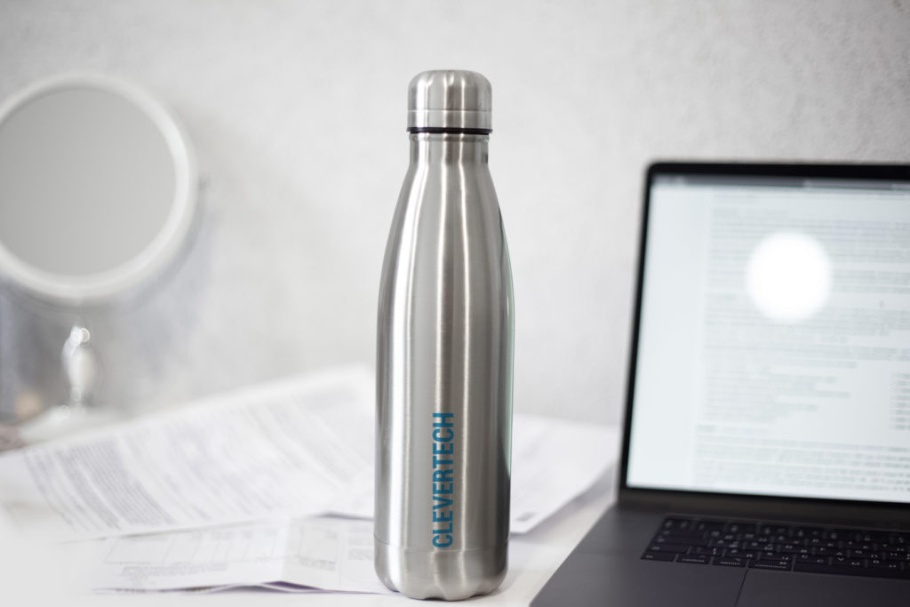 EIN SCHLUCK VON NACHHALTIGEM WASSER